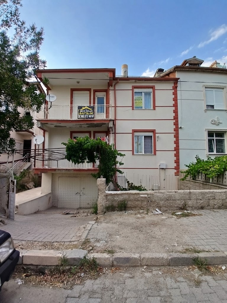 MÜMİNE HATUN MAHALLESİNDE  2+1     90M2  2 KATLININ 2 KATI