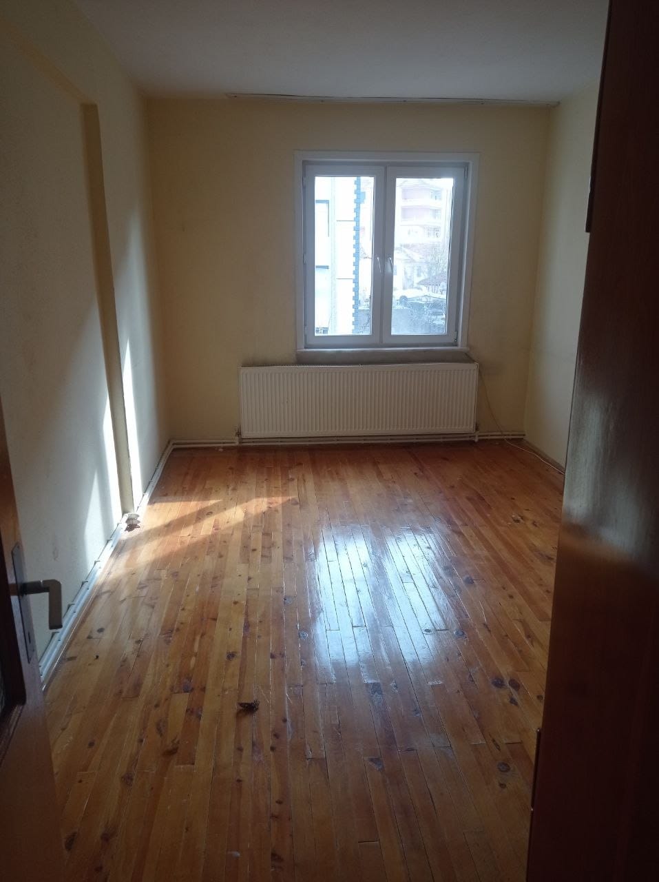 ALACASULUK MAH  3+1 140M2  GÜNEY CEPHELİ  ZEMİN ÜSTÜ 1 KAT (ARA KAT)