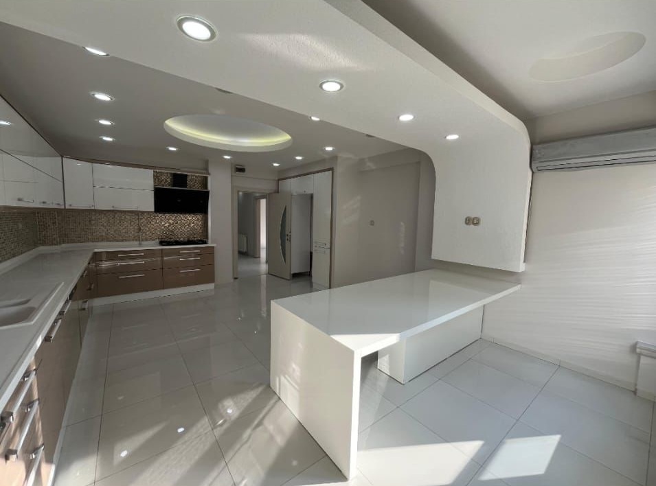 ÖĞRETMEN EVİ CİVARI 3+1 190M2 SATILIK DAİRE
