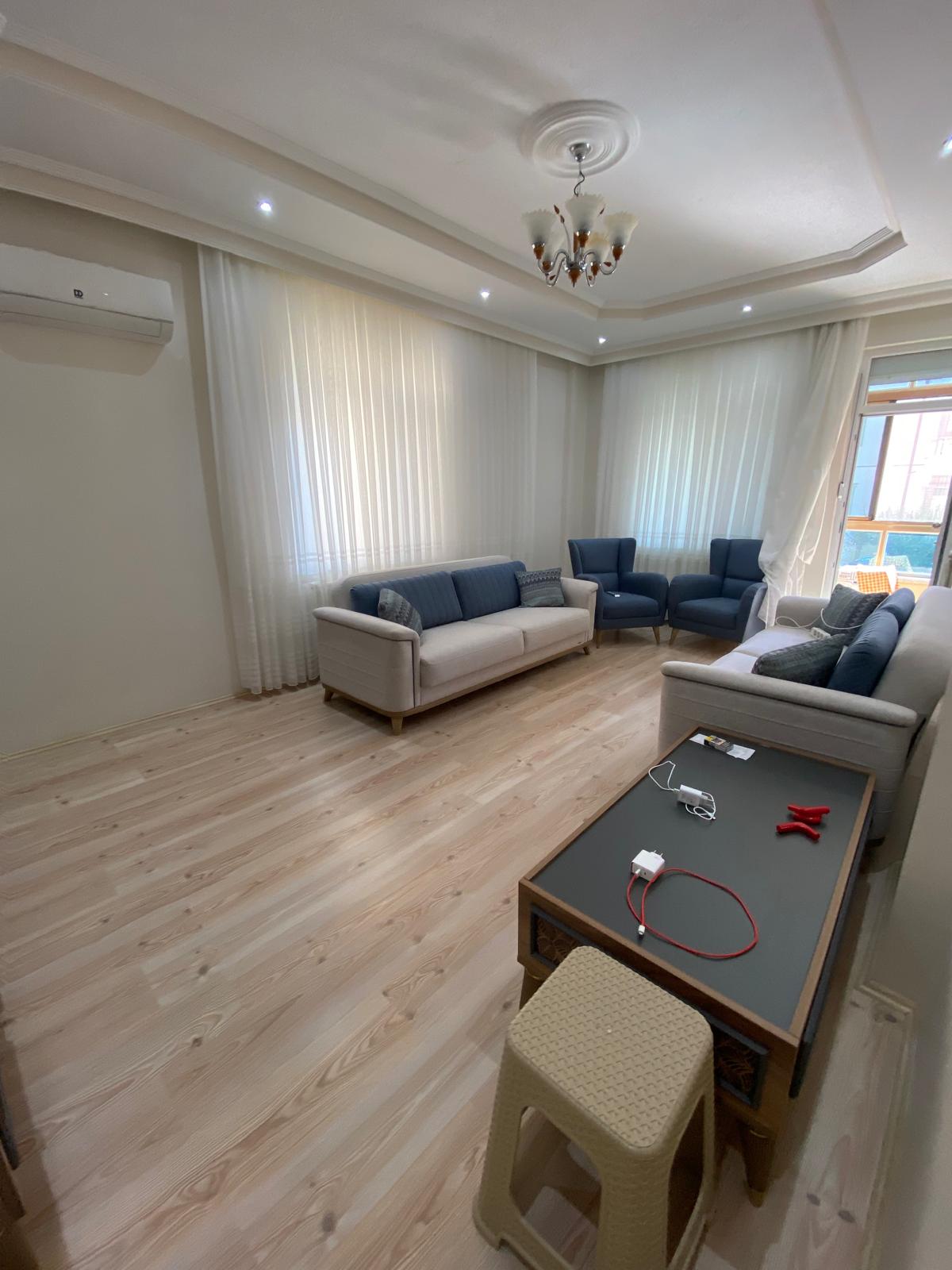 SİYASER MAHALLESİNDE  3+1 155 M2  4 KATLI BİNANIN 1 KATI
