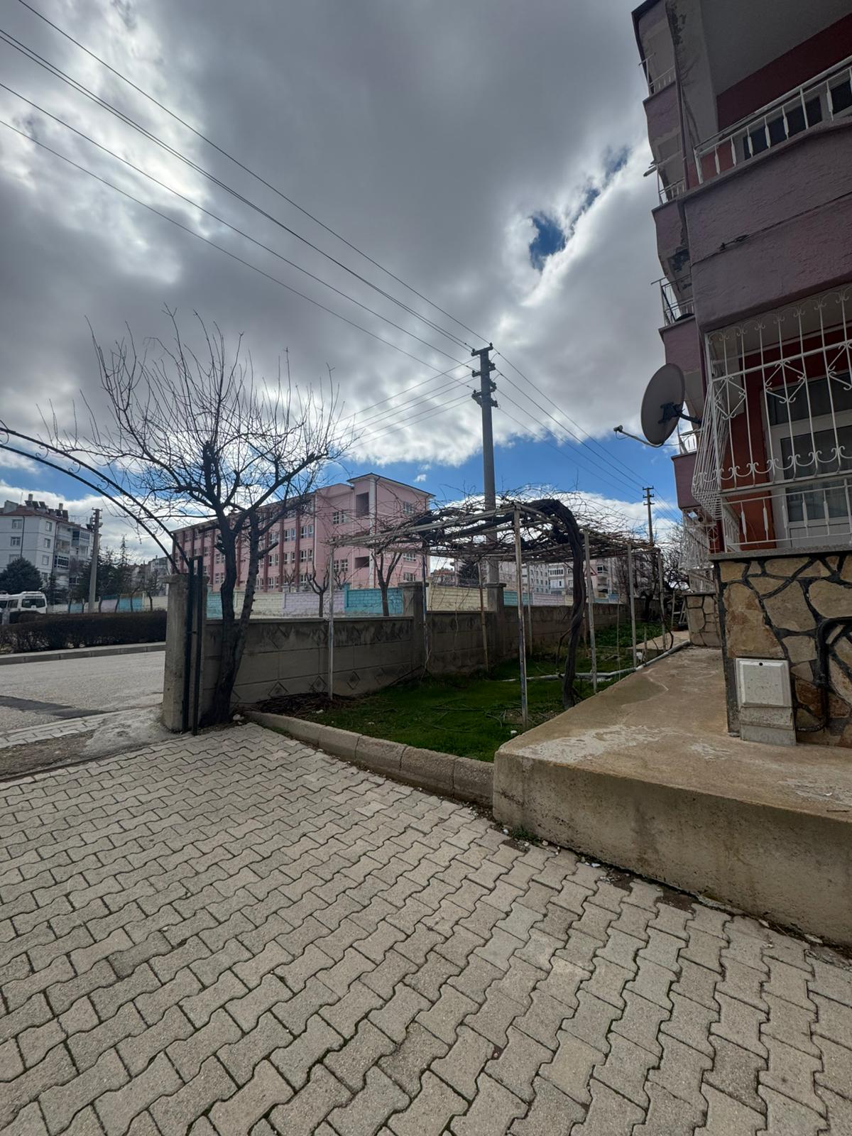 GEVHER HATUN MALLESİNDE  3+1 150M2  ARA KAT