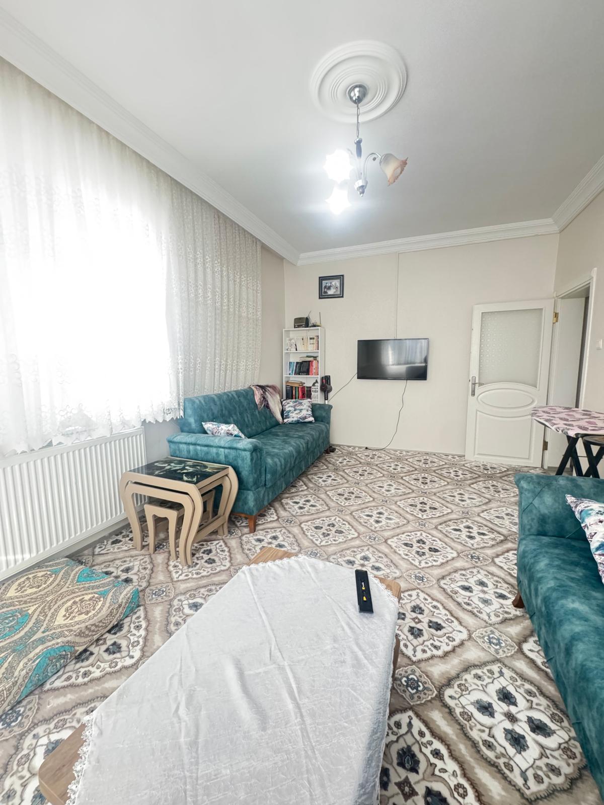 AHMET YESEVİ MAHALLESİNDE  3+1  135 M2  SON KAT  ÇATI KAPLAMASI VAR
