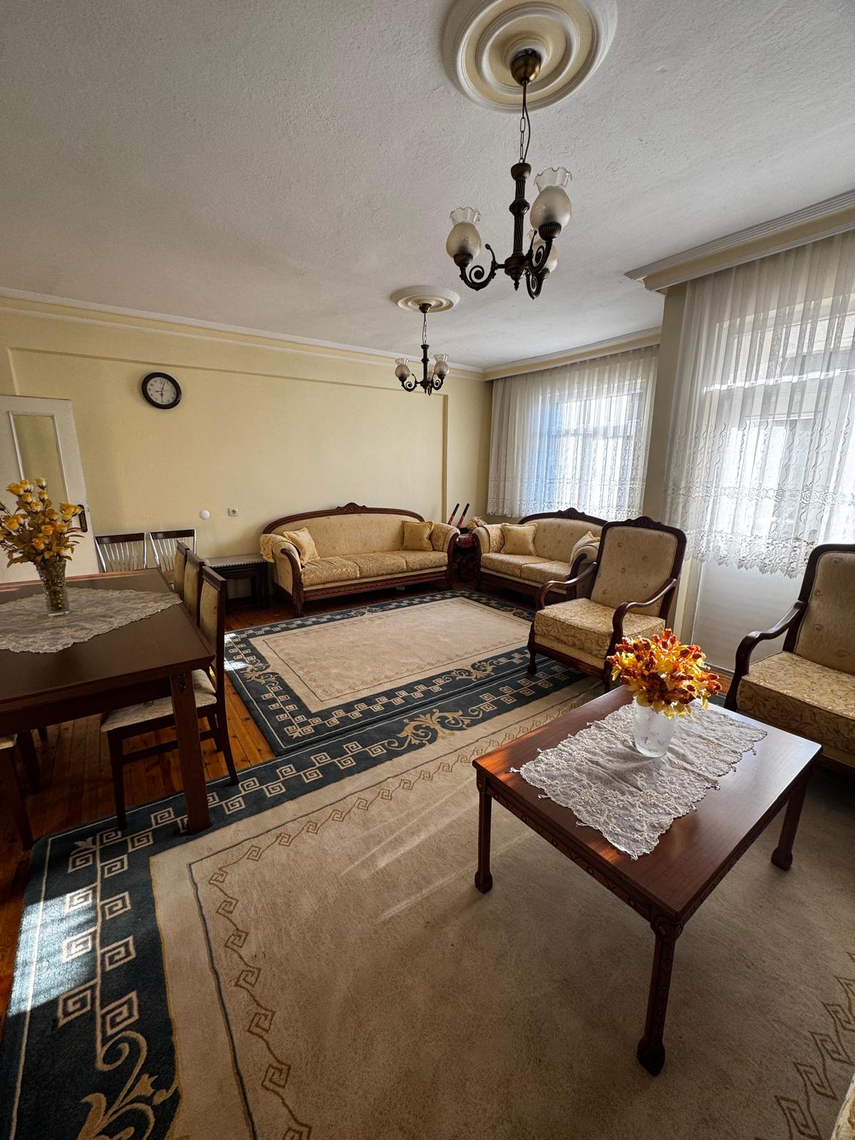 AHİOSMAN MAHALLESİNDE 6+2  260M2  SATILIK DAİRE