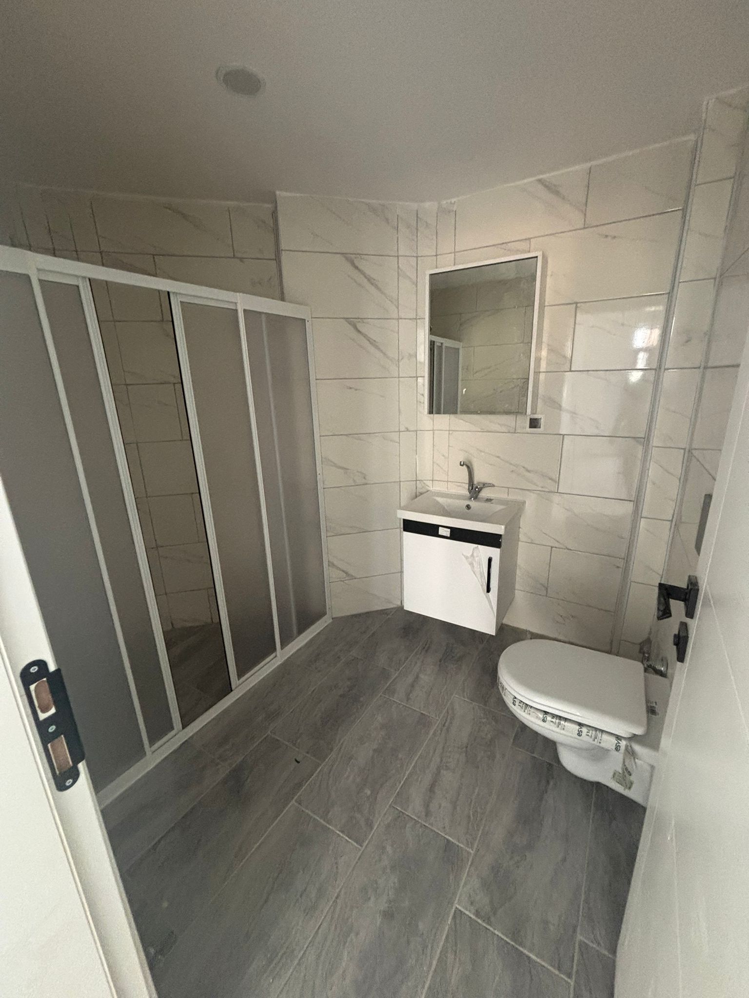 GEVHER HATUN MAHALLESİNDE  APART ARA KAT HASTANE KARŞISI