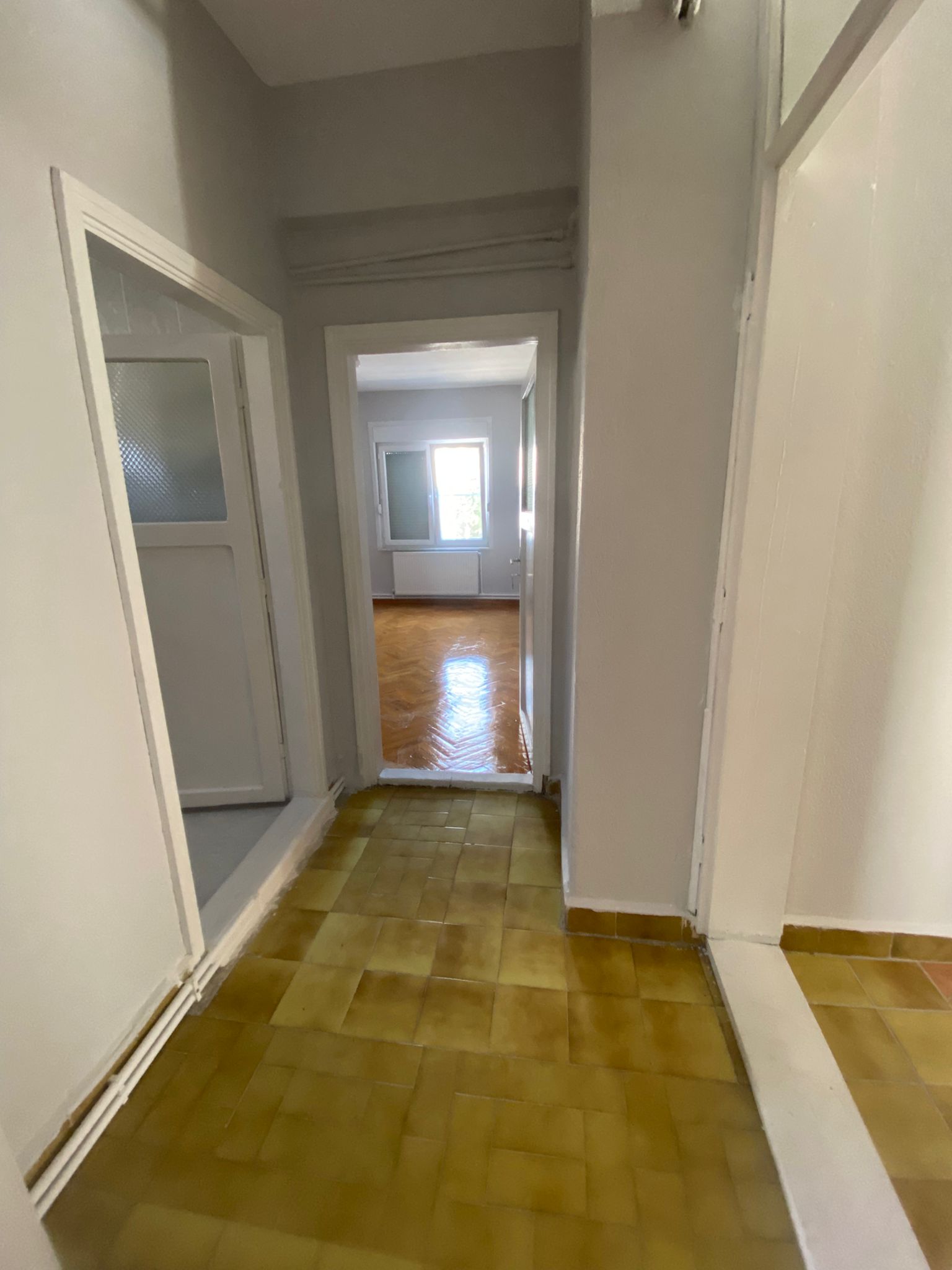 VALİDE SULTAN MAHALLESİNDE  3+1    140M2  3 KATLININ 2 KATI  MUTFAK TEZGAHI YENİ