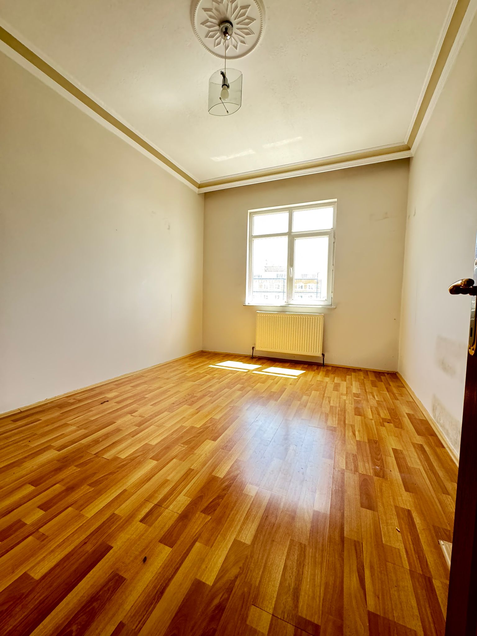 KOÇAKDEDE MAHALLESİNDE  4+1 235M2 ARA KAT