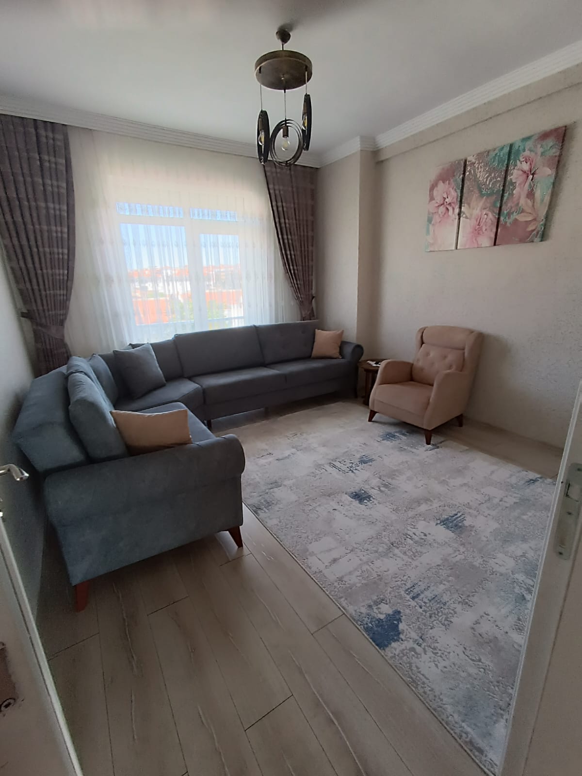 ZEMBİLLİ ALİ EFENDİ MAHALLESİNDE  3+1     140M2  5 KATLININ 3 KATI