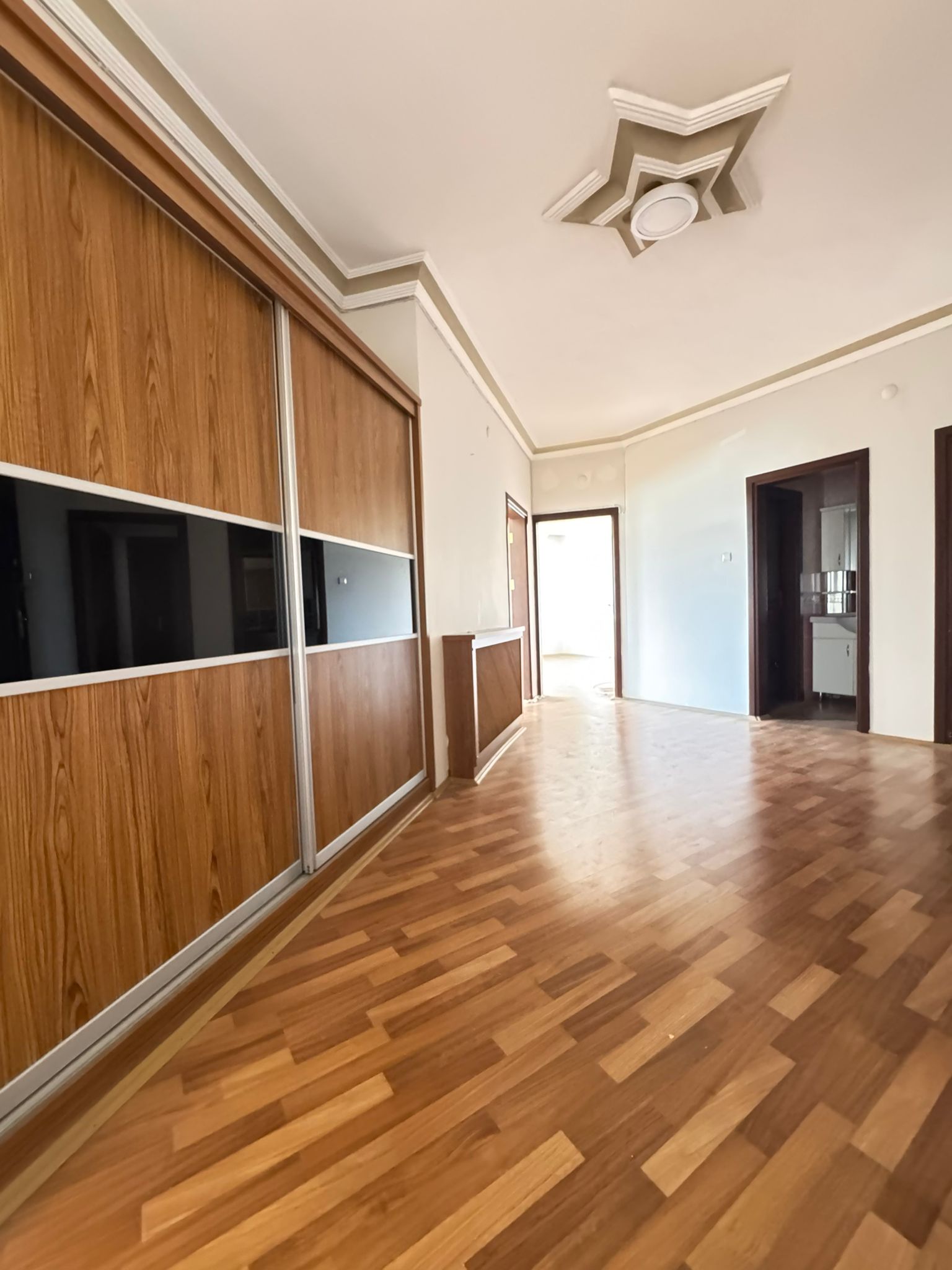 KOÇAKDEDE MAHALLESİNDE  4+1 235M2 ARA KAT