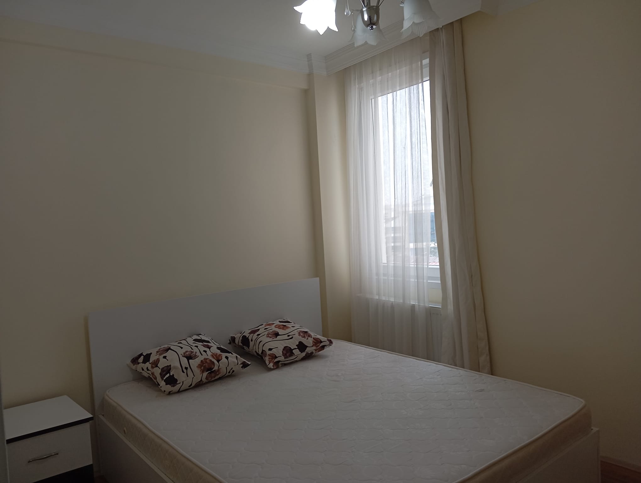 ABBAS MAHALLESİNDE  2+1   70 M2 NET  3 KATLI BİNANIN 3 KATI