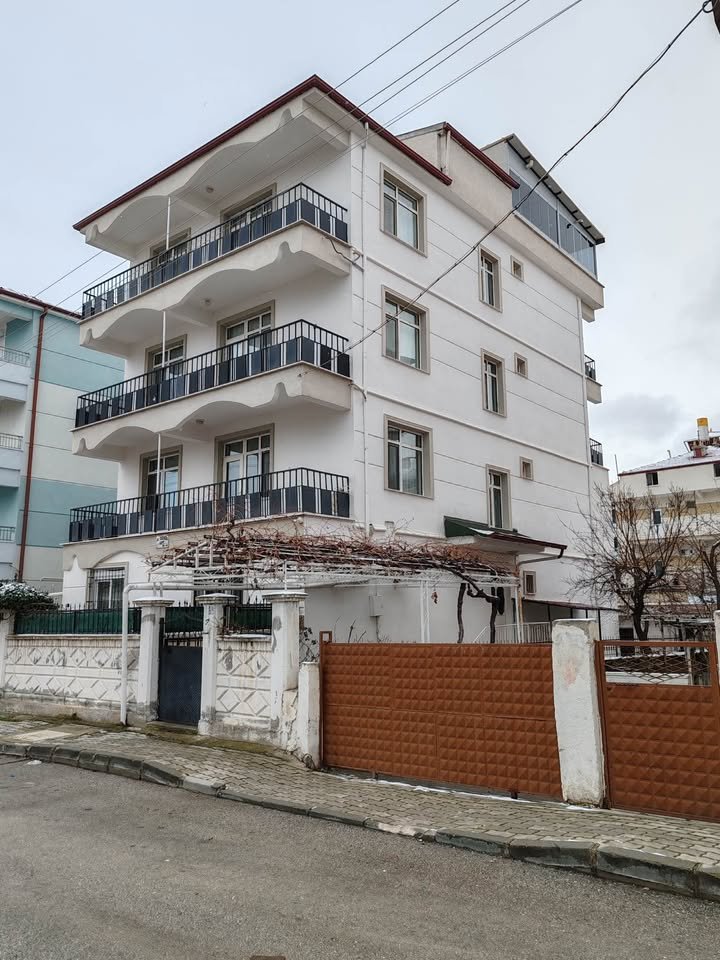 KOMPLE SATILIK BİNA PİRİREİS