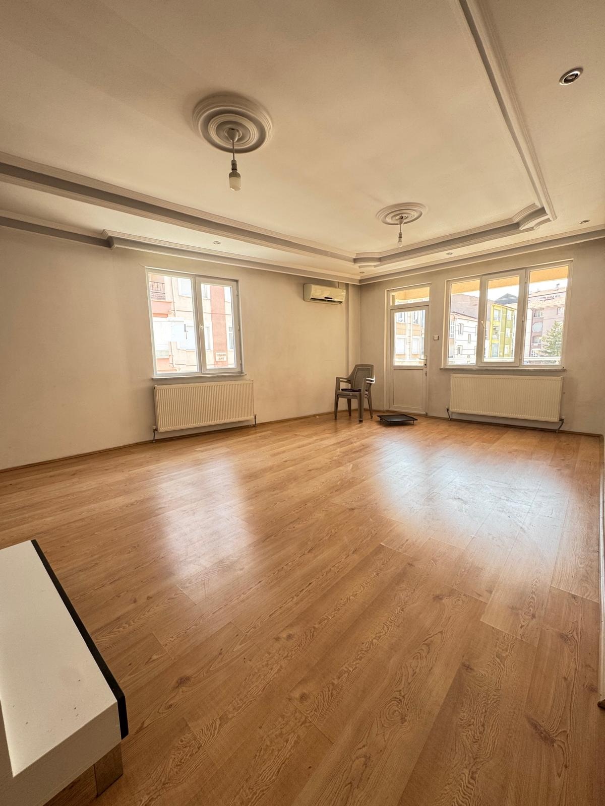 CEDİT MAHALLESİNDE  3+1   140M2  ZEMİN ÜSTÜ 1 KAT