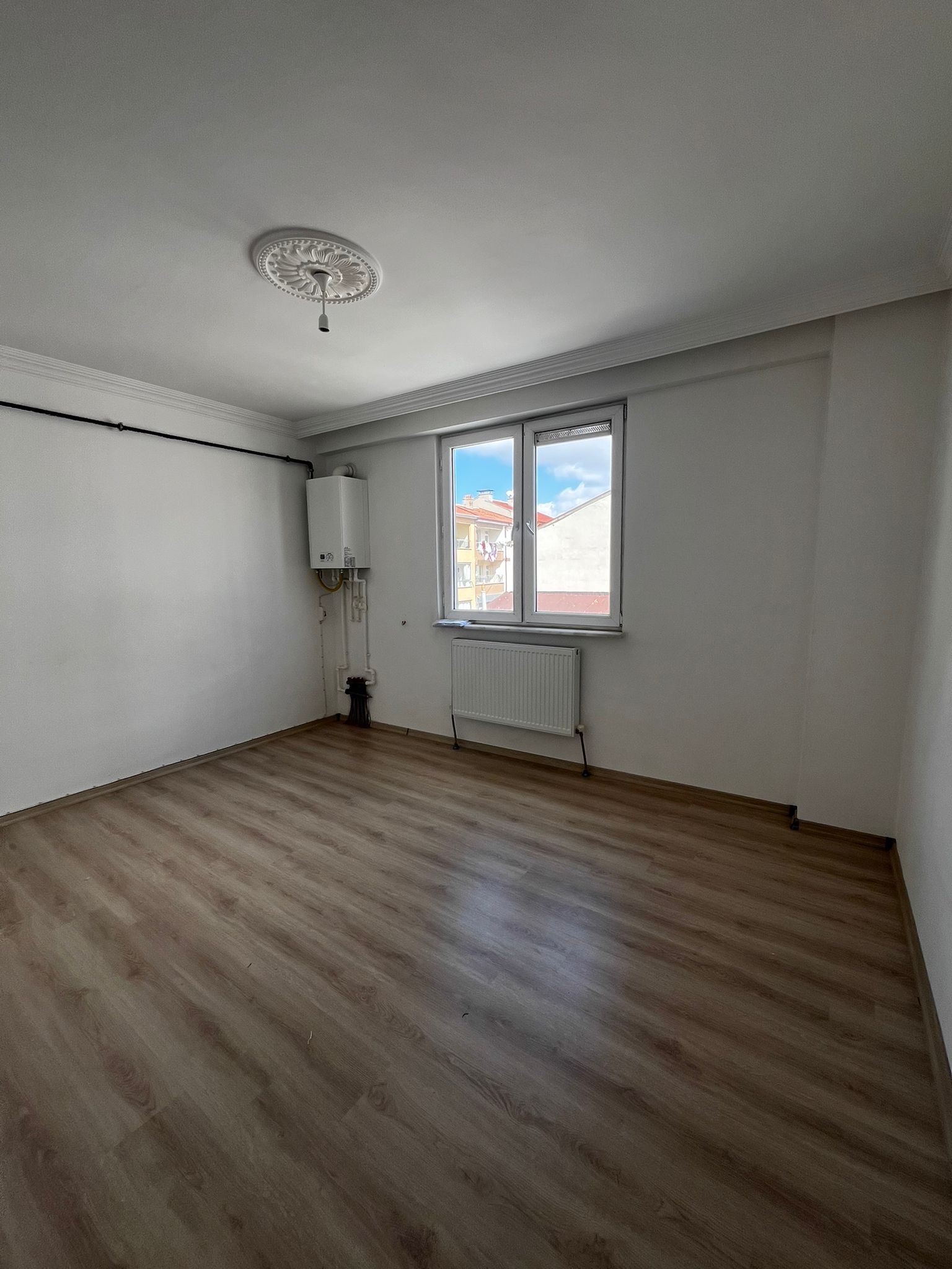 YENİMAHALLEDE SATILIK 2+1 90 M2