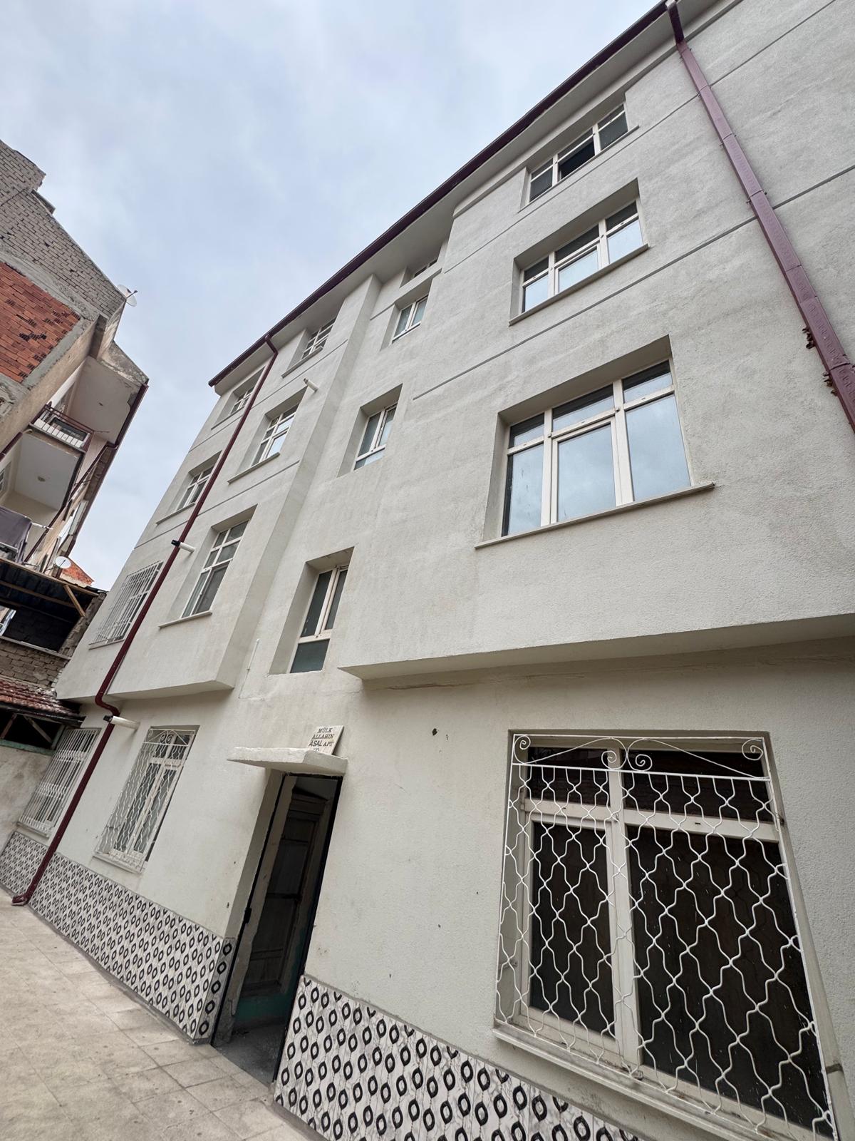 FENARİ MAHALLESİNDE  2+1  100 M2
