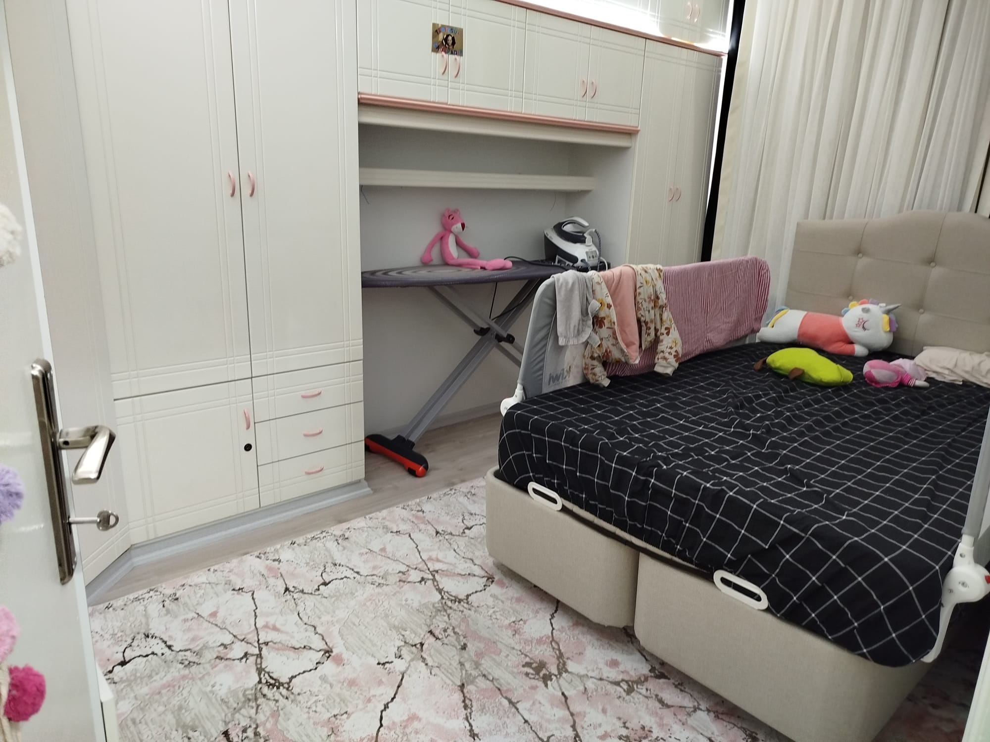 TAHSİN ÜNAL MAH SATILIK DAİRE  3+1 160 M2  3 KAT ARA KAT