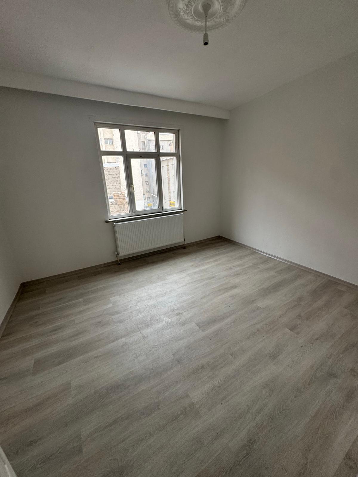 FENARİ MAHALLESİNDE  2+1  100 M2