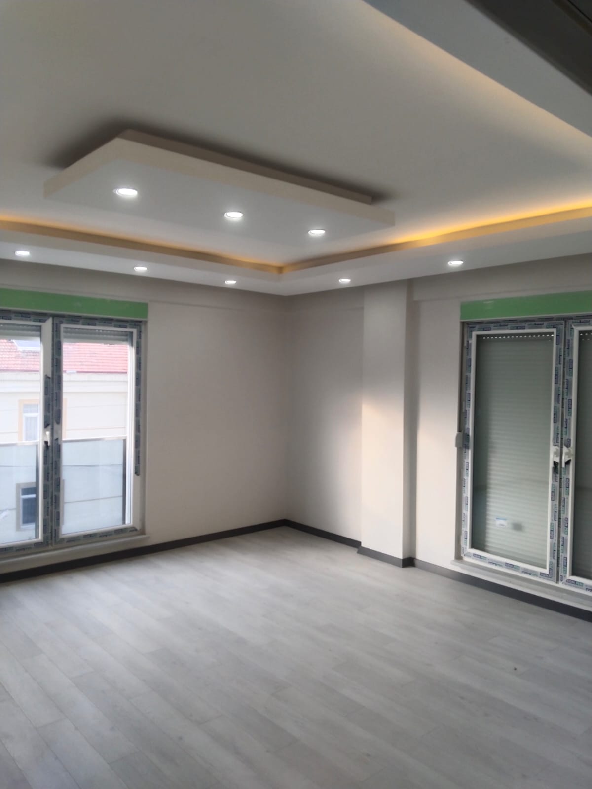 ŞEYHEDEBALİ MAHALLESİNDE KOMPLE 