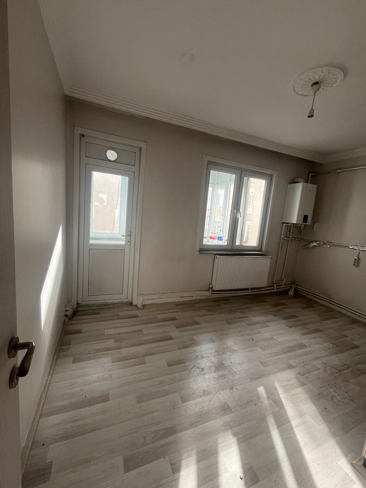 30 METRELİK YOL ÜZERİNDE 3+1 135 M2 ARA KAT