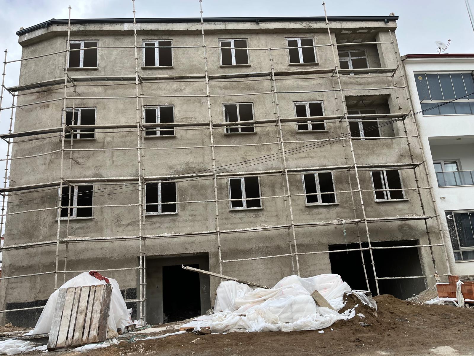 YENİ MAHALLEDE  1+1   NET 46 M2 YERDEN ISITMA GENİŞ BÜYÜK BALKON ORTAK GARAJ