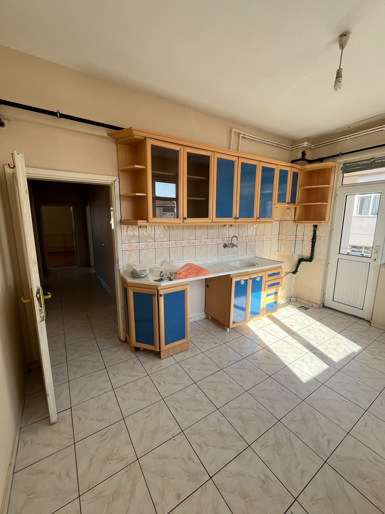 GEVHER HATUN MAHALLESİNDE  3+1     5 KAT  2 BALKONLU