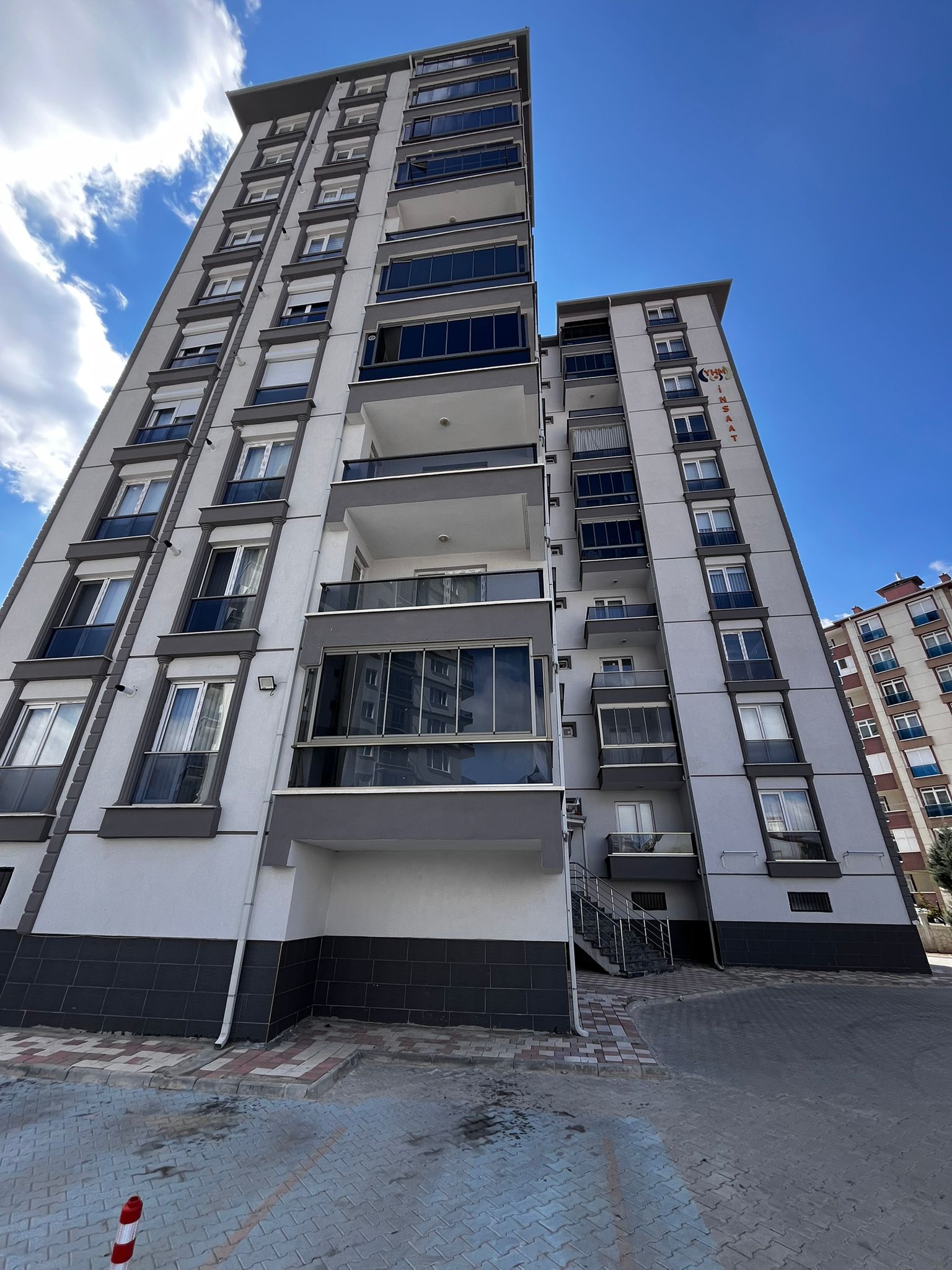 ZEMBİLLİ MAHALLESİNDE SATILIK  YHM ELEGANCE SİTESİNDE  SATILIK DAİRE