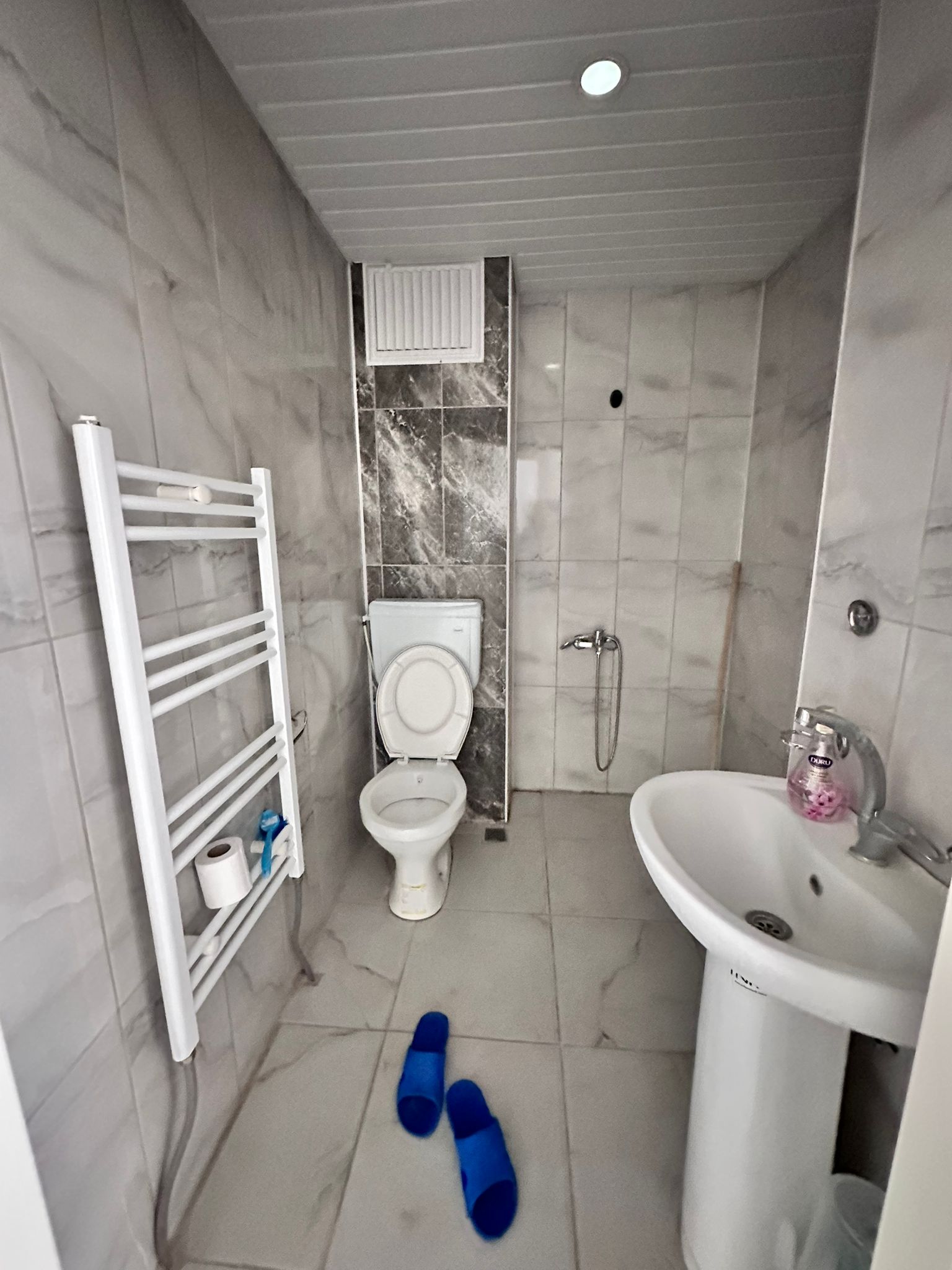 TABDUK EMRE MAHALLESİNDE    GÜNEY CEPHELİ  EŞYALI