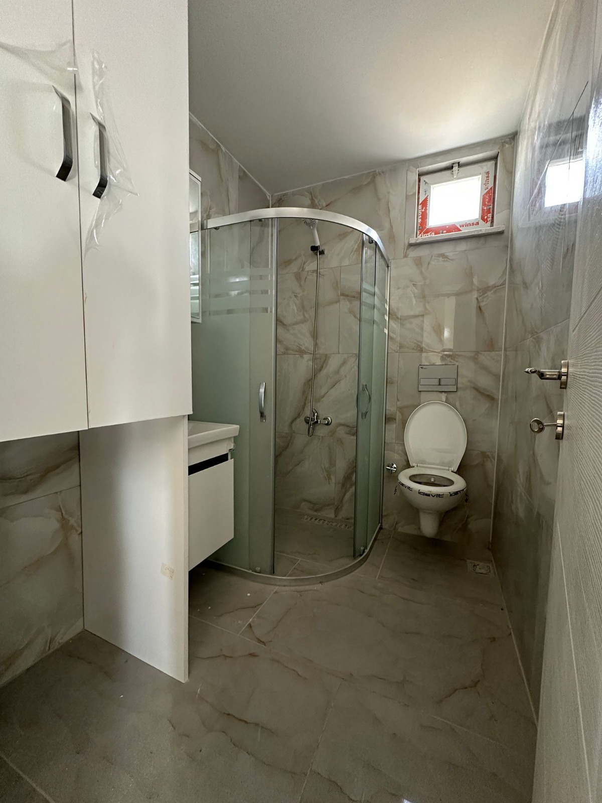 ŞEYH EDEBALİ MAHALLESİNDE  3 KATLININ 2 KATI ( ARA KAT )