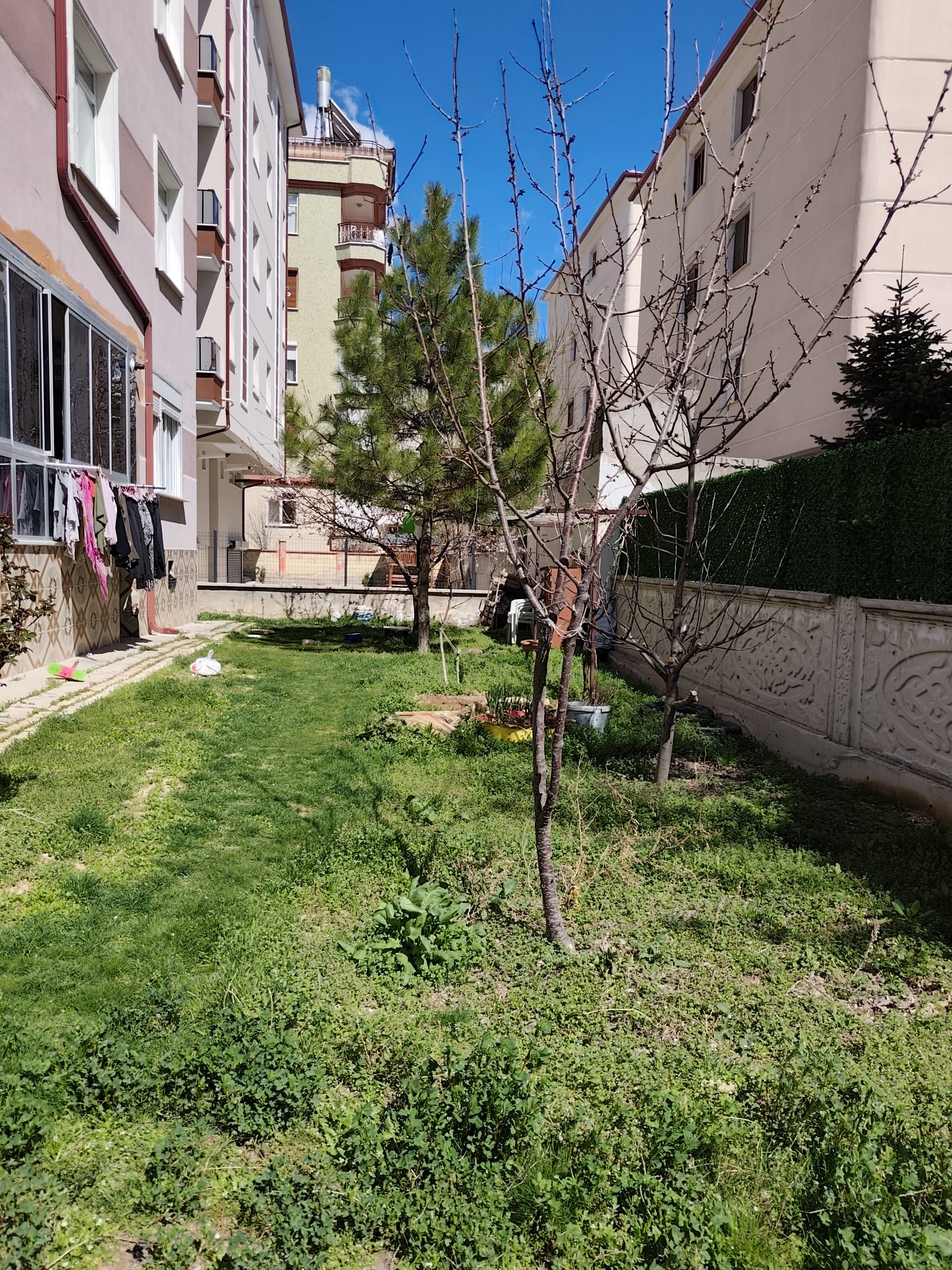 VALİDE SULTAN MAHALLESİNDE  2+1   130M2