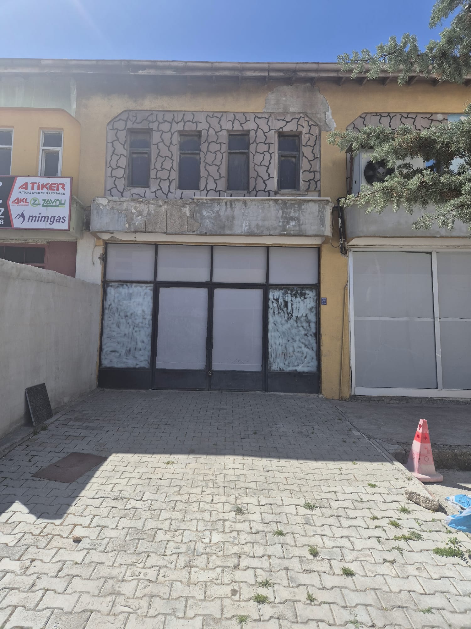 KİRALIK DÜKKAN  GİMTOPTANCILAR SİTESİNDE  150 M2