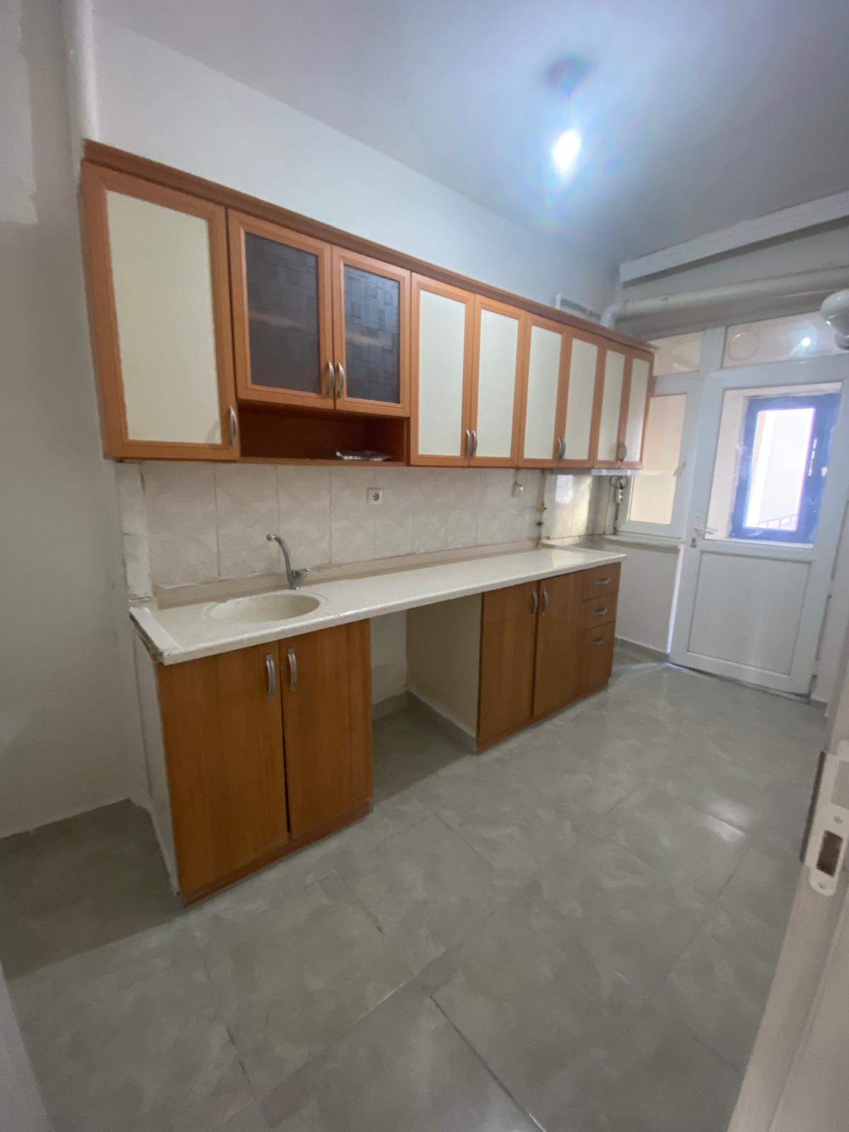 İMARET MAHALLESİNDE  2+1    110M2  1 KAT (DÜKKAN ÜSTÜ)  TADİLATI YENİ YAPILDI