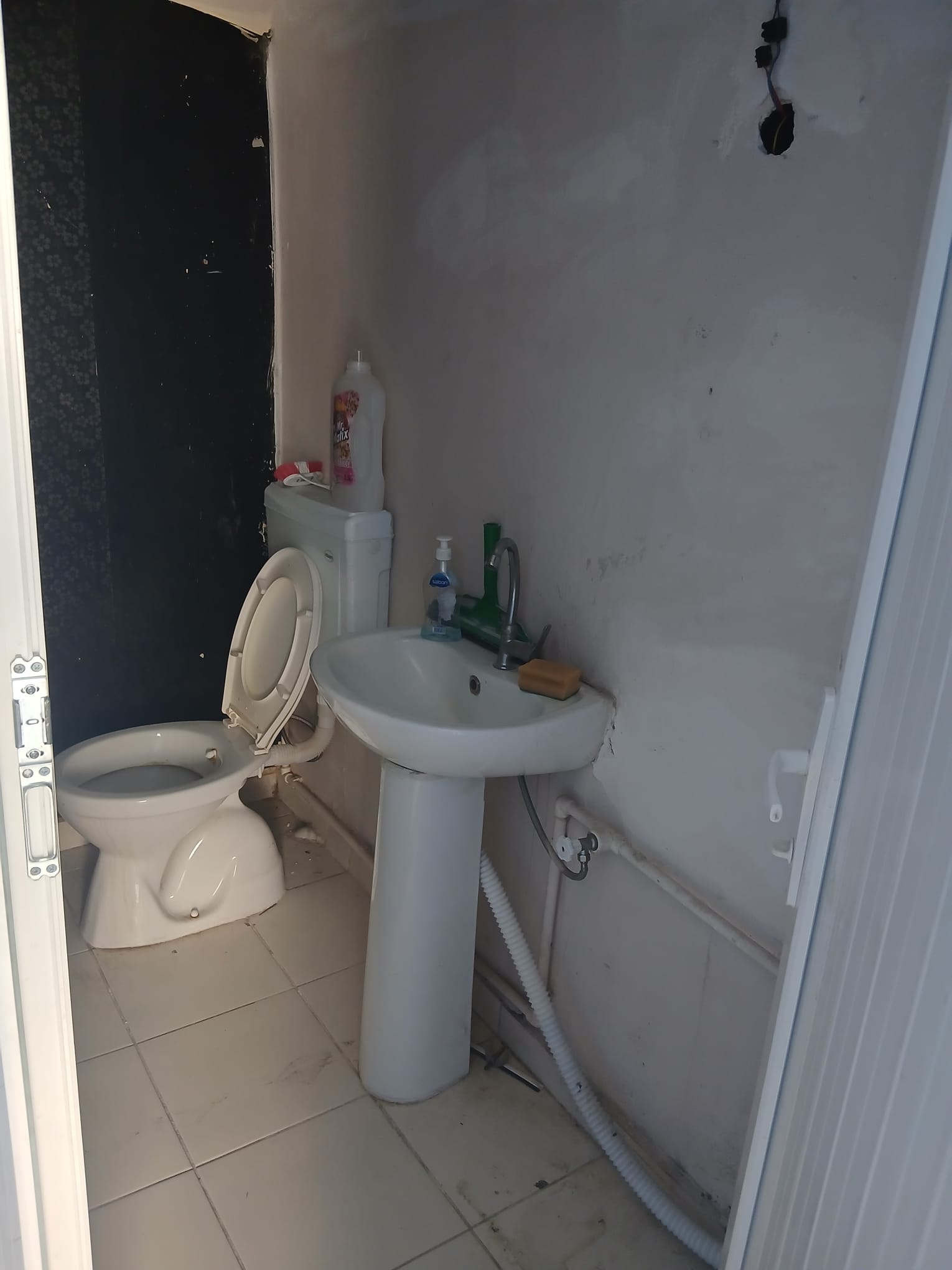İMARET MAHALLESİNDE  30M2  WC LAVABO MEVCUT