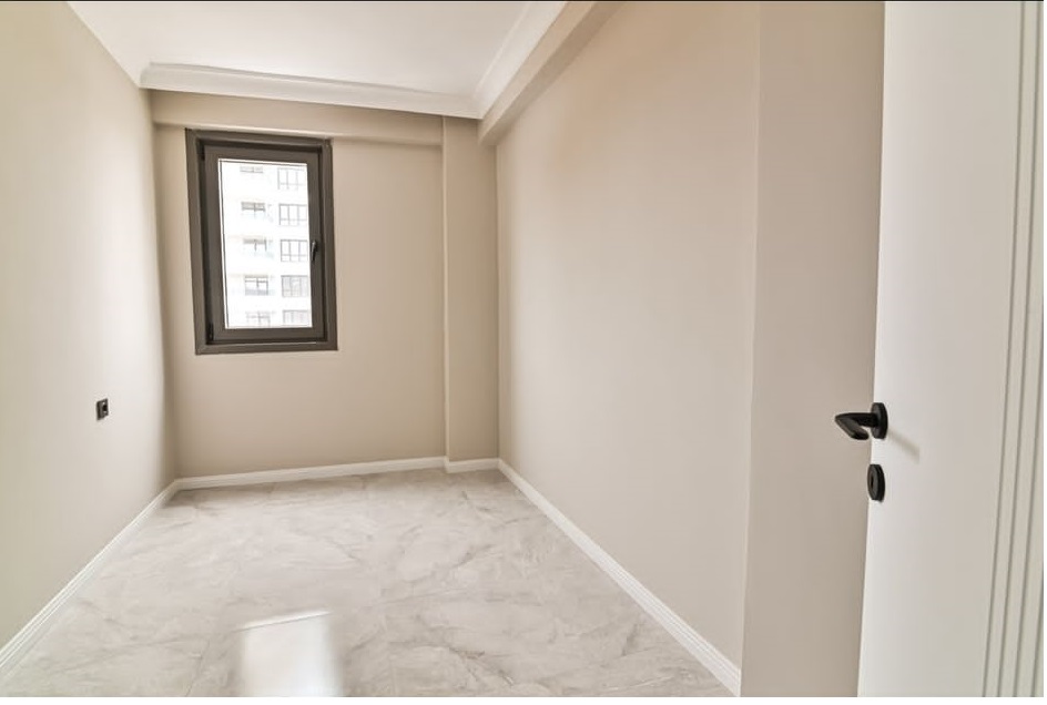 VALİDE SULTAN MAHALLESİNDE 2+1 80 M2