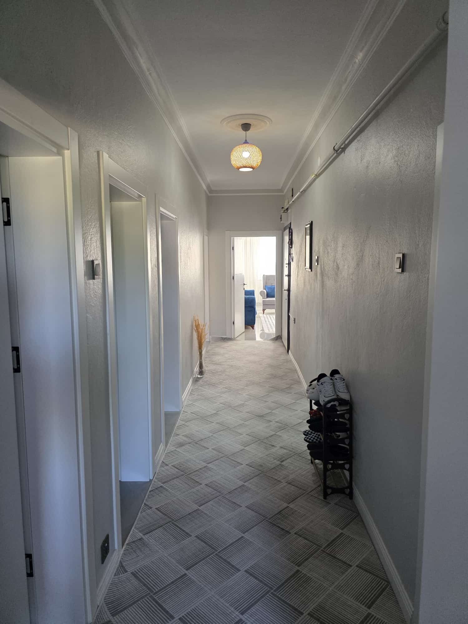 TOPUCAK MAHALLESİNDE  3+1     197M2  3 KATLININ 2 KATI (ARA KAT)  İÇERİSİ KOMPLE YAPILI