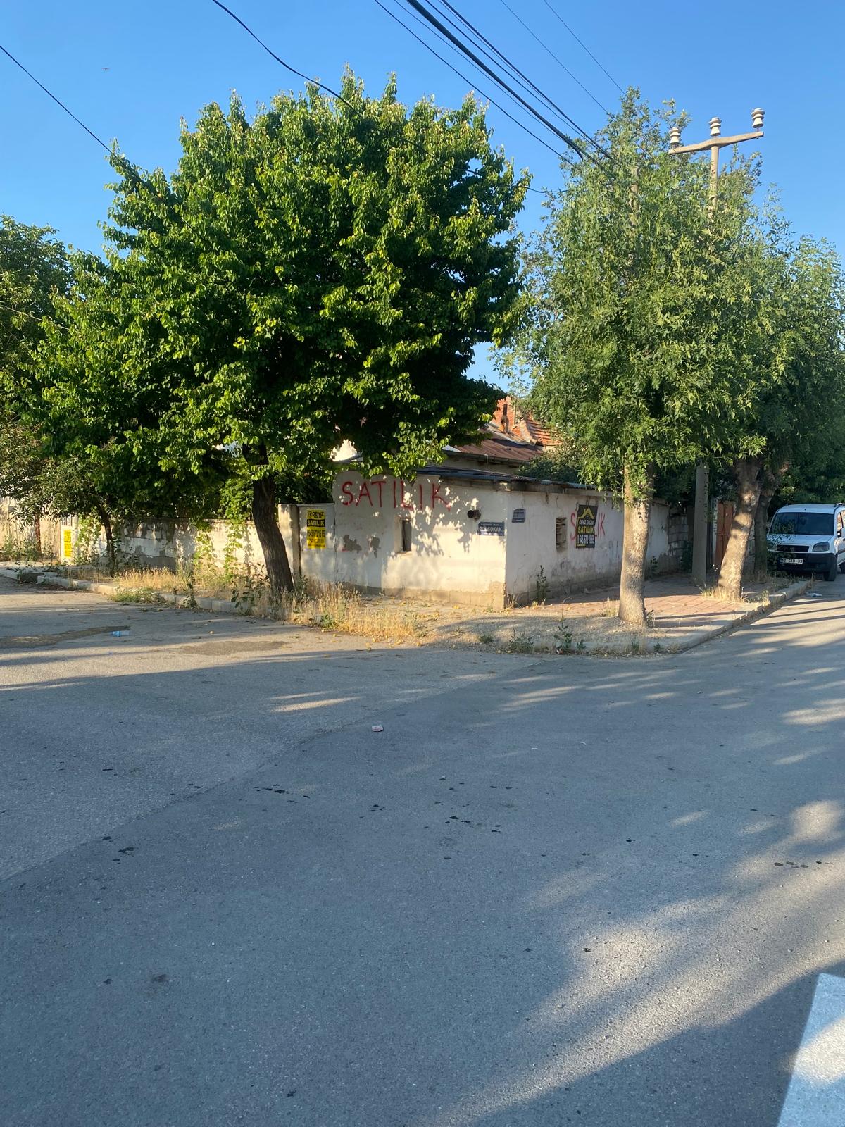 MÜSTAKİL TOPRAK EV  LARENDE MAHALLESİNDE