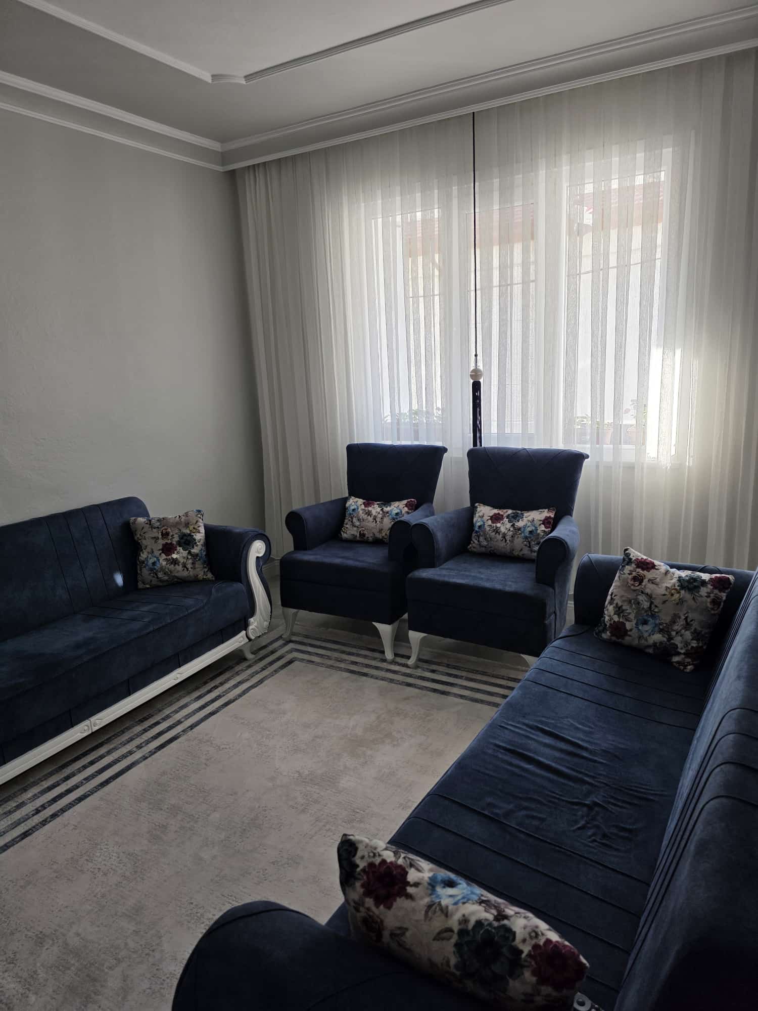 TOPUCAK MAHALLESİNDE  3+1     197M2  3 KATLININ 2 KATI (ARA KAT)  İÇERİSİ KOMPLE YAPILI
