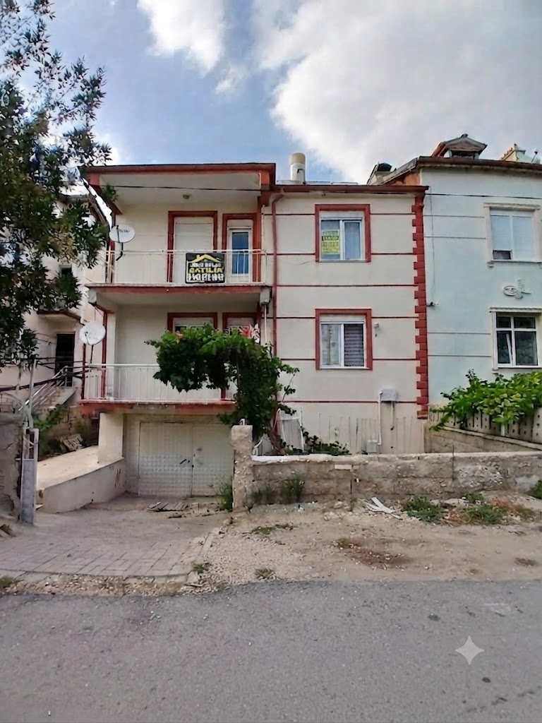 MÜMİNE HATUN MAHALLESİNDE  2+1     90M2  2 KATLININ 2 KATI