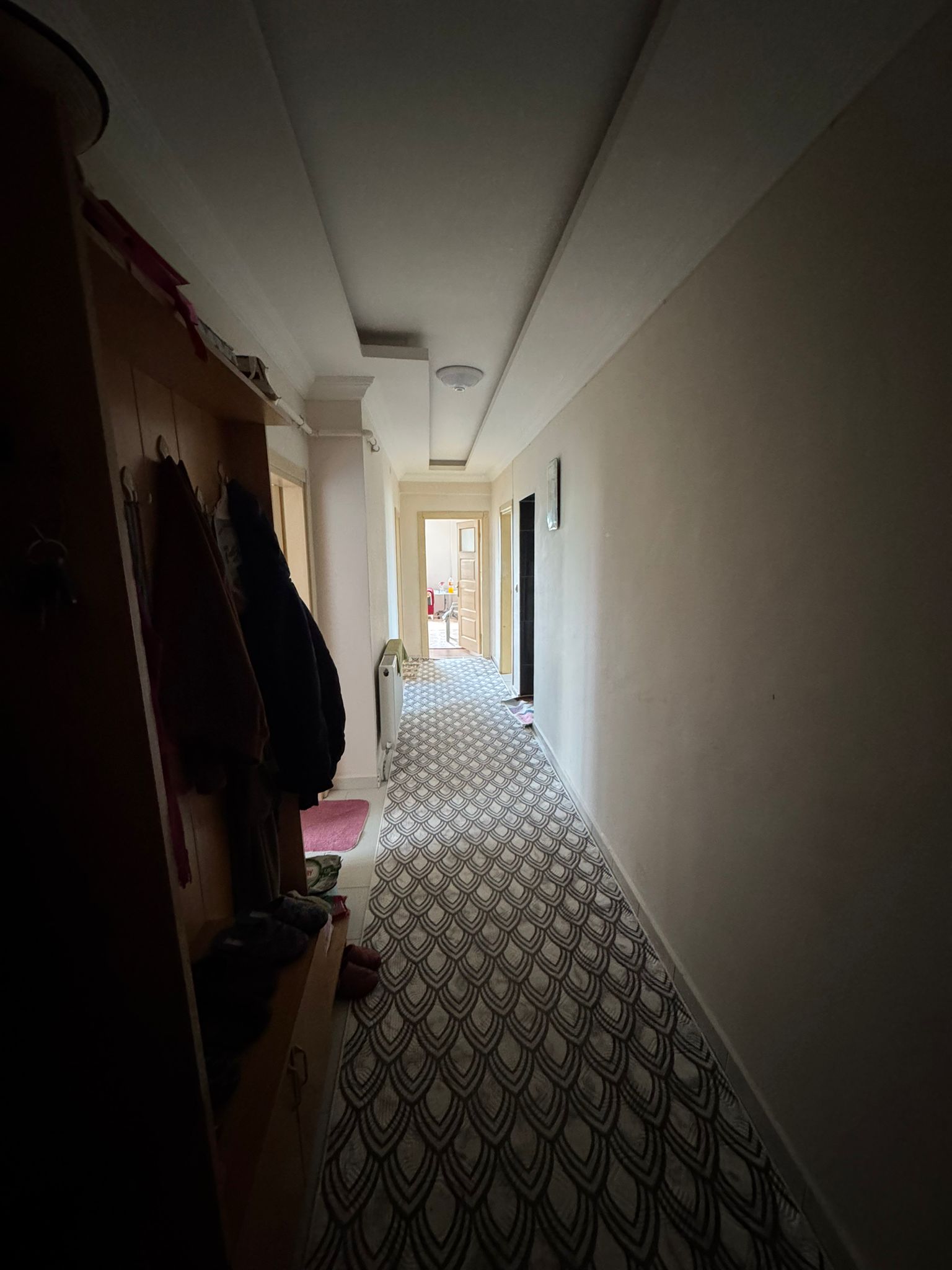 SÜMER MAHALLESİNDE  3+1    160M2  5 KATLININ 1 KATI  2 KAPALI BALKON
