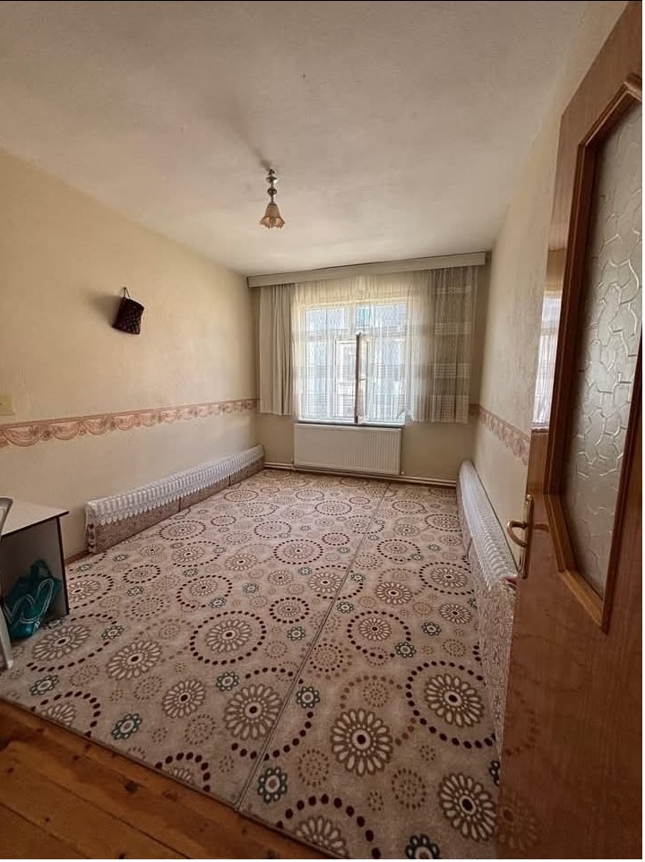 VALİDE SULTAN MAHALLESİ  2+1  110 M2