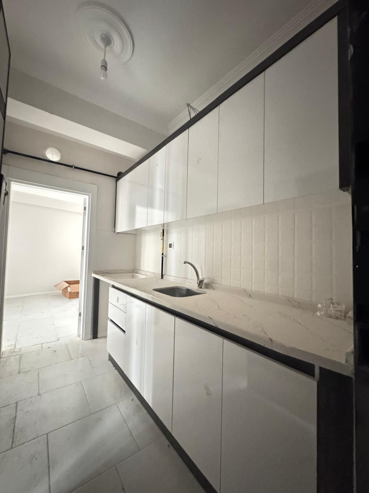 SATILIK ÇARŞI MERKEZDE  1+1 BAGIMSIZ MUTFAK APART