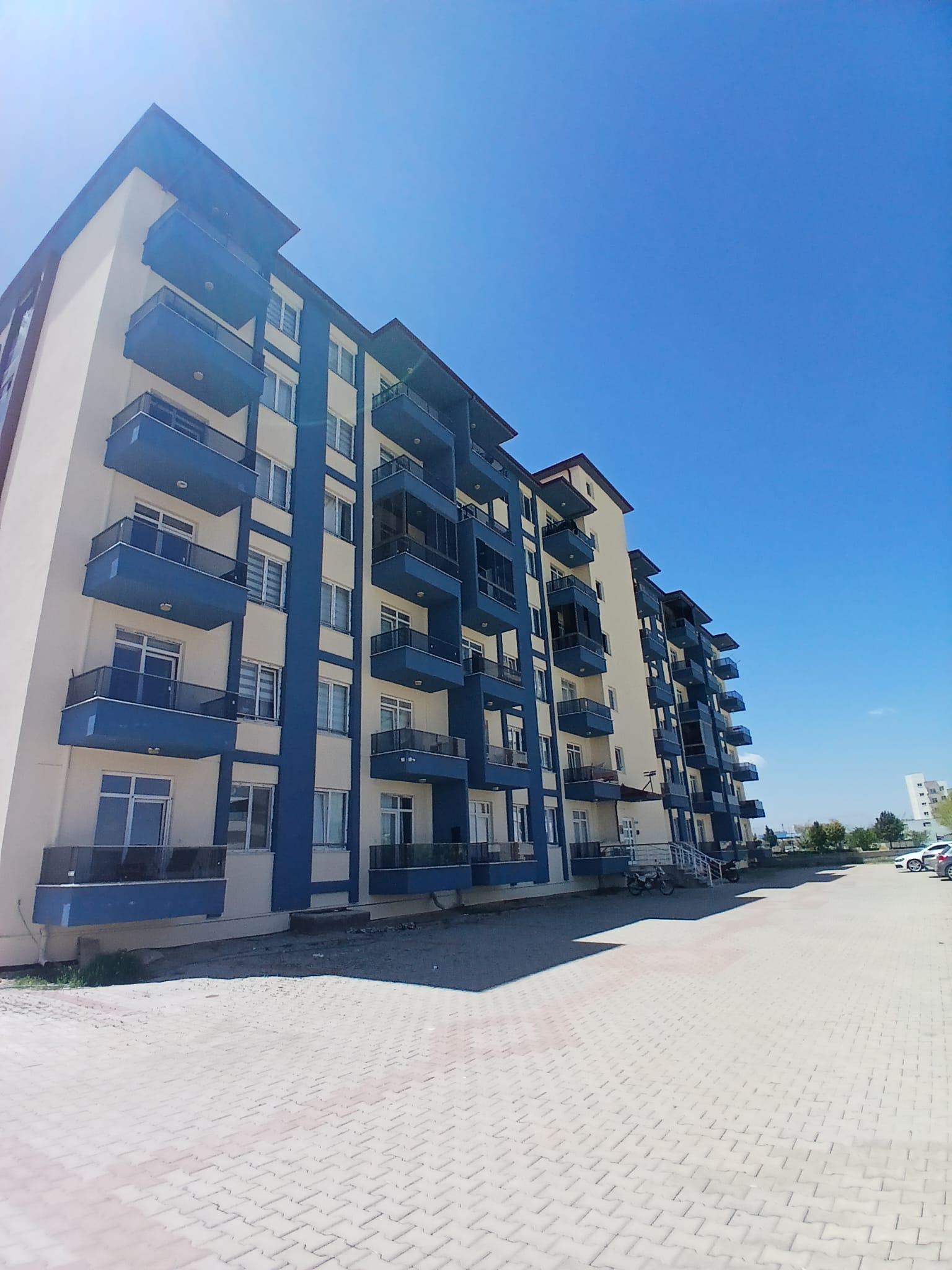 SATILIK APART ÜNİVERSTEYE YAKIN  1+1  ARA KAT