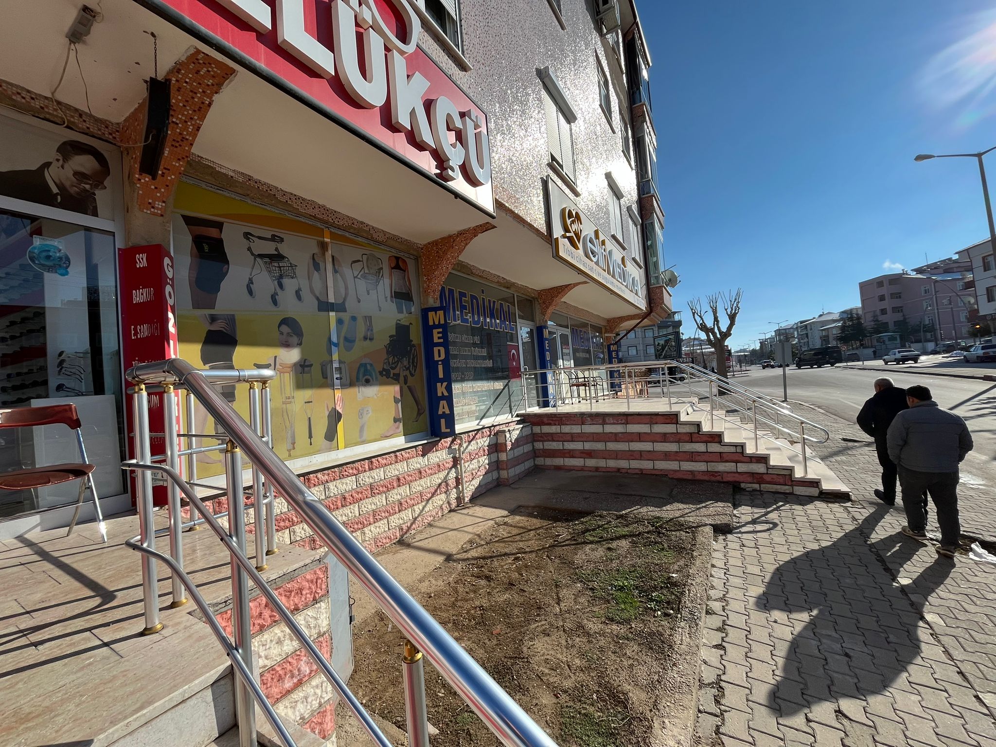 Özel Selçuklu Hastanesi karşısında SATILIK DÜKKAN 100 M2 