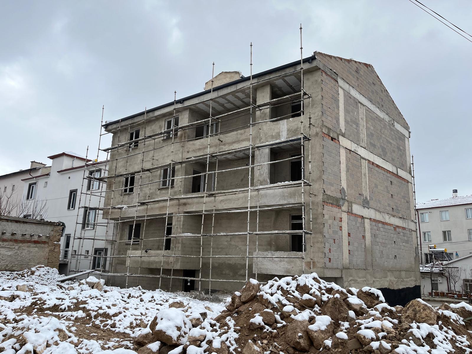 YENİ MAHALLEDE  1+1   NET 46 M2 YERDEN ISITMA GENİŞ BÜYÜK BALKON ORTAK GARAJ
