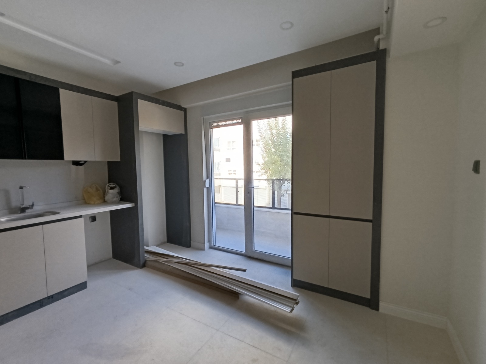 PİRİREİS MAHALLESİNDE  2+1    121M2