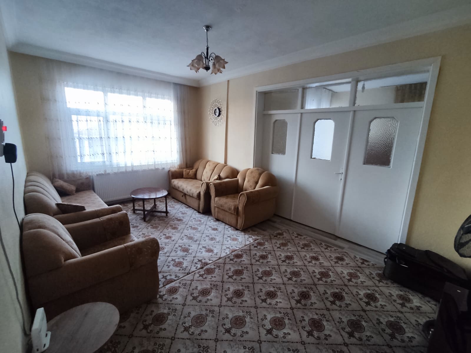 CUMHURİYET MAH DE SATILIK  3+1 135 M2 ARA KAT  GARAJLI DAİRE