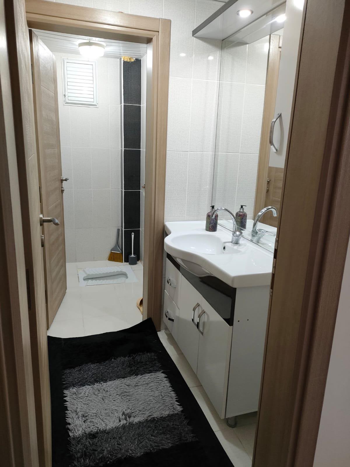 MAHMUDİYE MAHALLESİNDE  3+1    145M2  ZEMİN KAT YÜKSEK GİRİŞ  CAM BALKONLU
