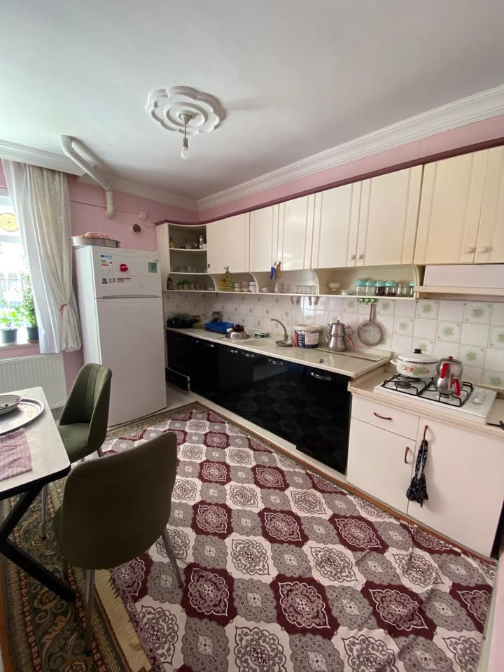CUMARTESİ PAZARI CİVARI SATILIK FIRSAT DAİRE  YÜKSEK GİRİŞ 1.KAT  2+1 GENİŞ  FERAH