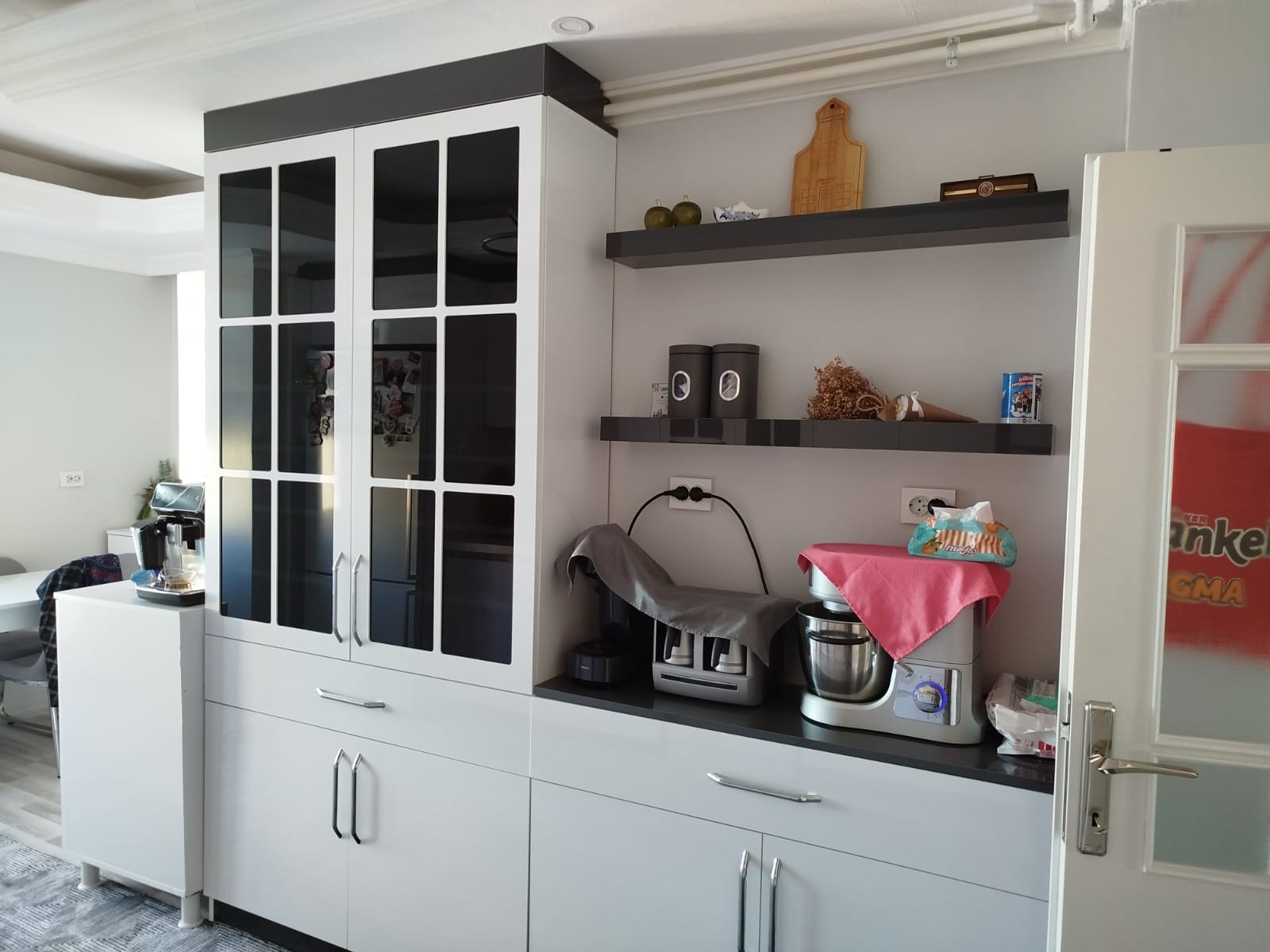 TAHSİN ÜNAL MAH SATILIK DAİRE  3+1 160 M2  3 KAT ARA KAT