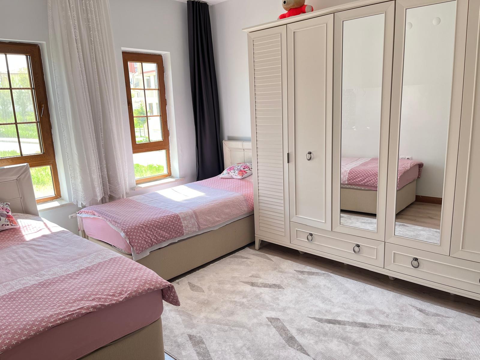 4 TOKİ KONUTLARINDA  2+1  GİRİŞ KAT  SALON VE MUTFAK ARASI KAPALIDIR