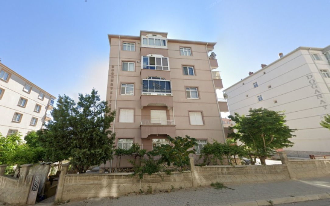 KİRALIK DAİRE  GEVHER HATUN MAHALLESİNDE  3+1 135 M2 DAİRE