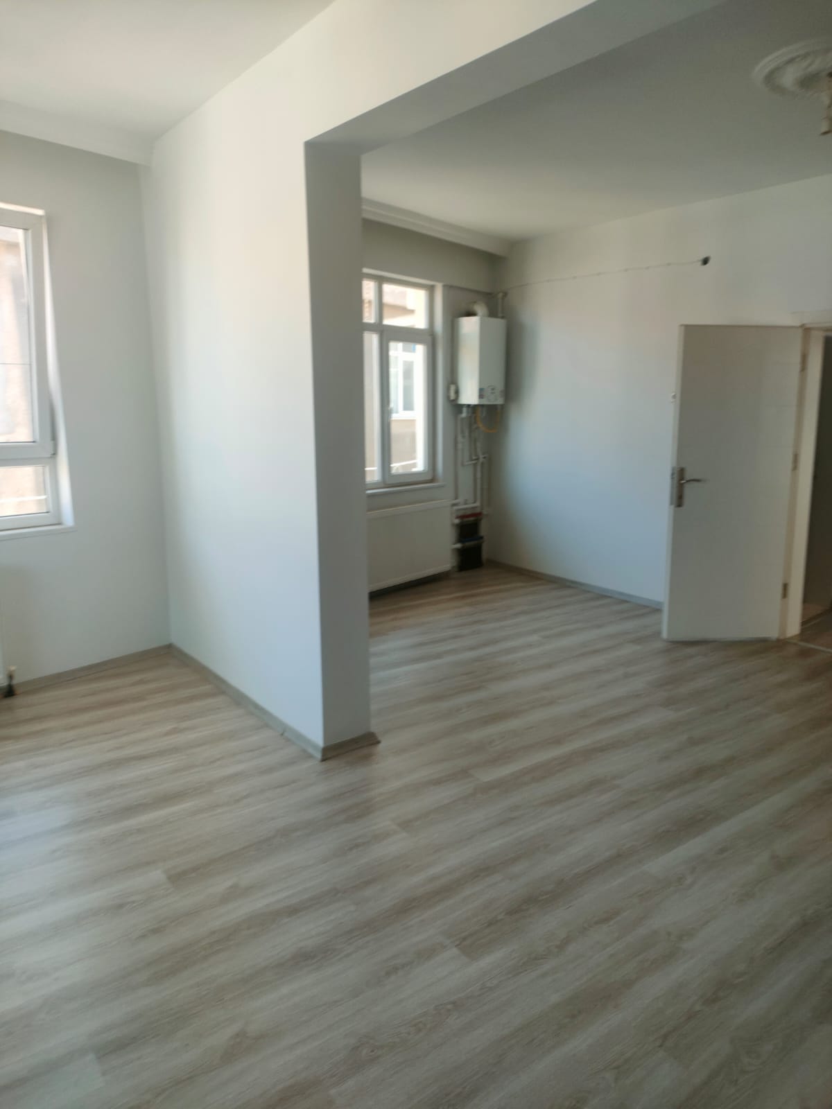  AHİOSMAN  MAHALLESİNDE  3+1 DEN BOZMA 2+1  4 KATLININ 4 KATI