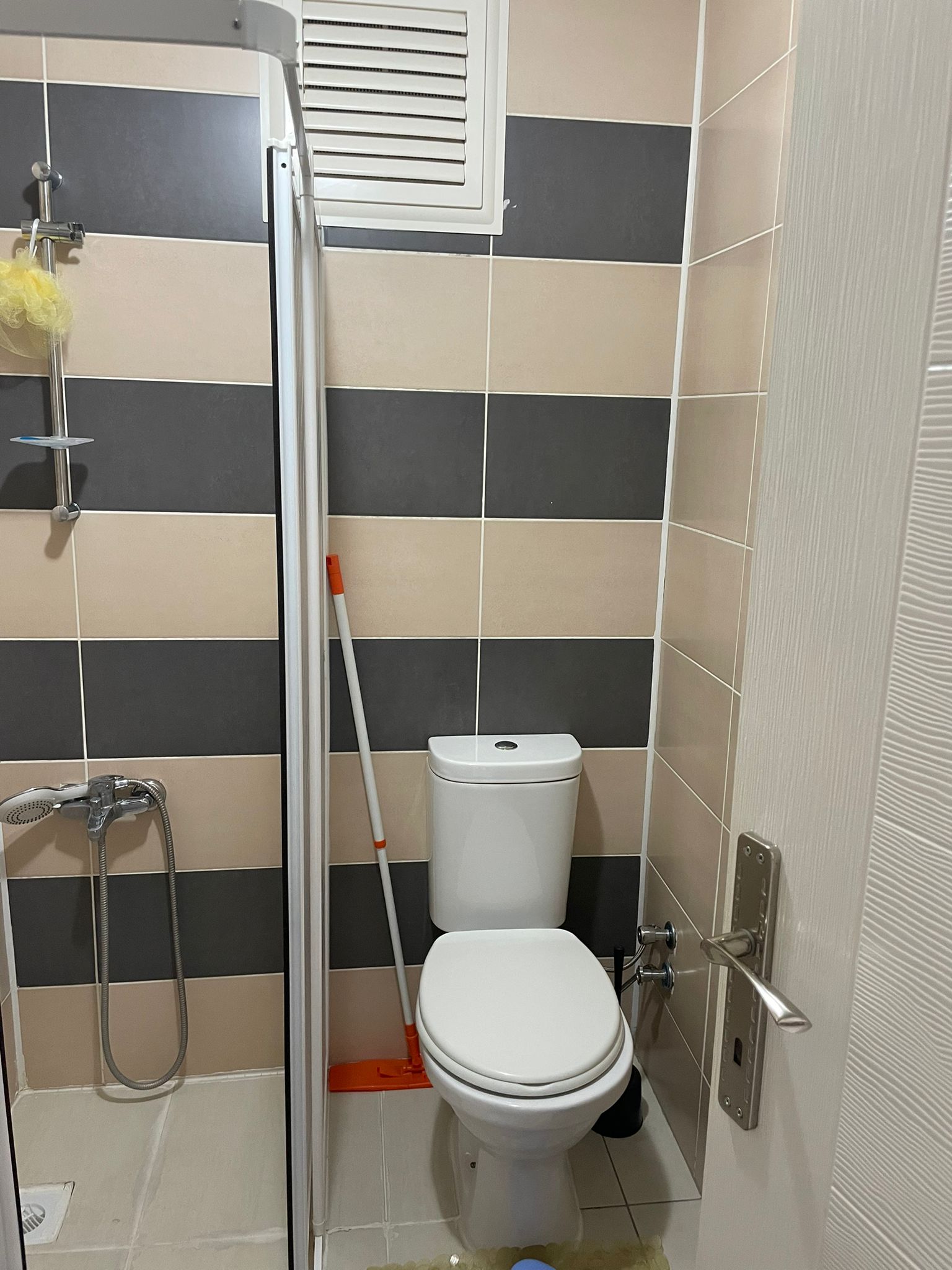 OSMANGAZİ MAHALLESİNDE  1+1   5 KAT  ABONELİKLERİ AÇIK  BALKONLU  + ASANSÖRLÜ